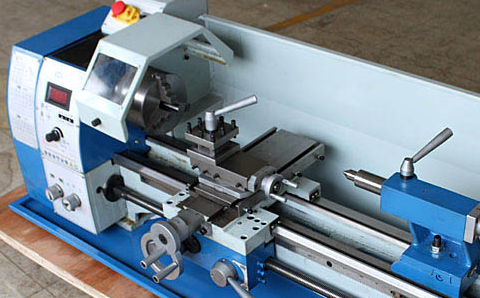 Characteristics of small precision lathes